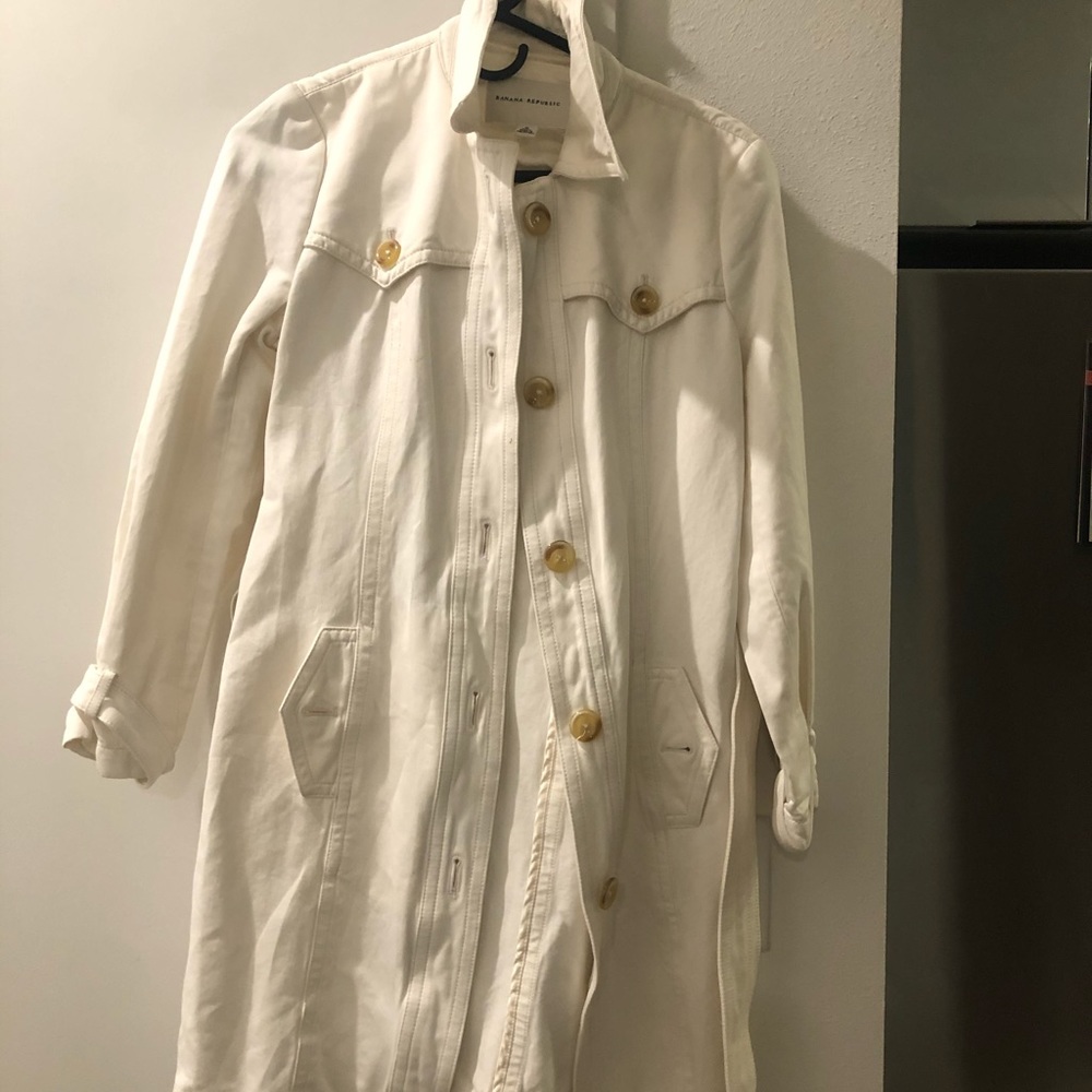 White banana republic trench coat